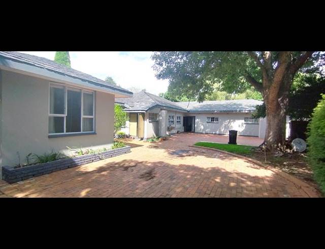4 BEDROOM HOUSE FOR SALE IN LAKEFIELD